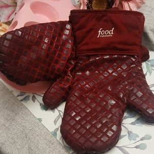 Food Network Burgundy Quilted Oven Mitts